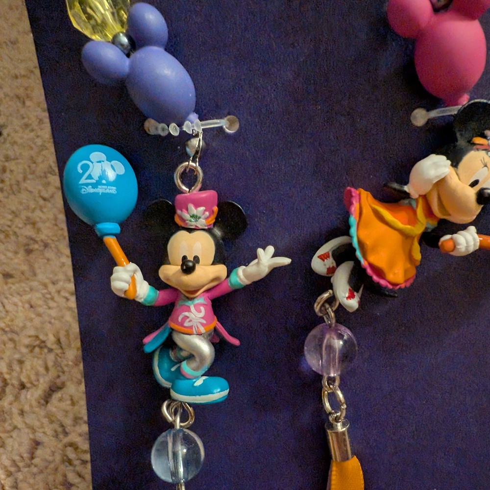 Exclusive Disneyland Hong Kong Keychains - Picture 3 of 8